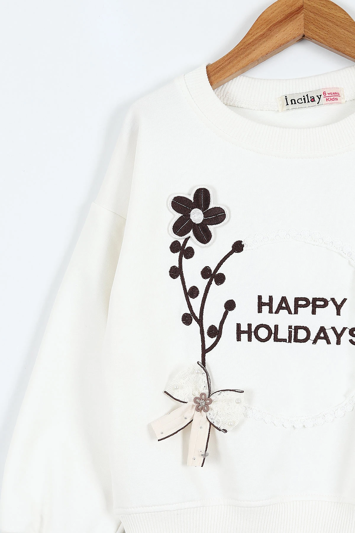 Beyaz (5-10 Yaş)Happy Holidays  Nakışlı Sweatli Bol Paça Kot Pantolonlu Kız Çocuk 2'li Takım 416189