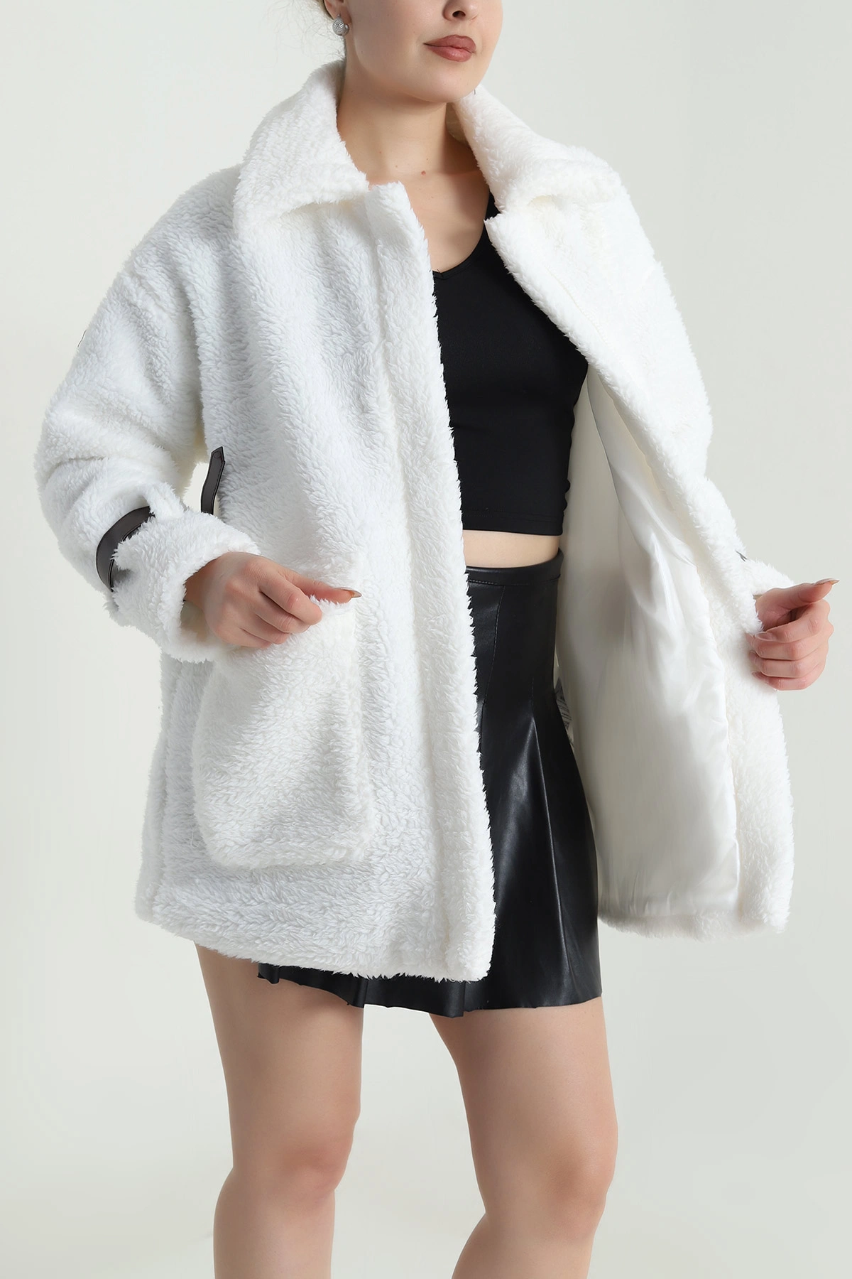 Beyaz Astarlı Cepli Peluş Kadın Mont 492194