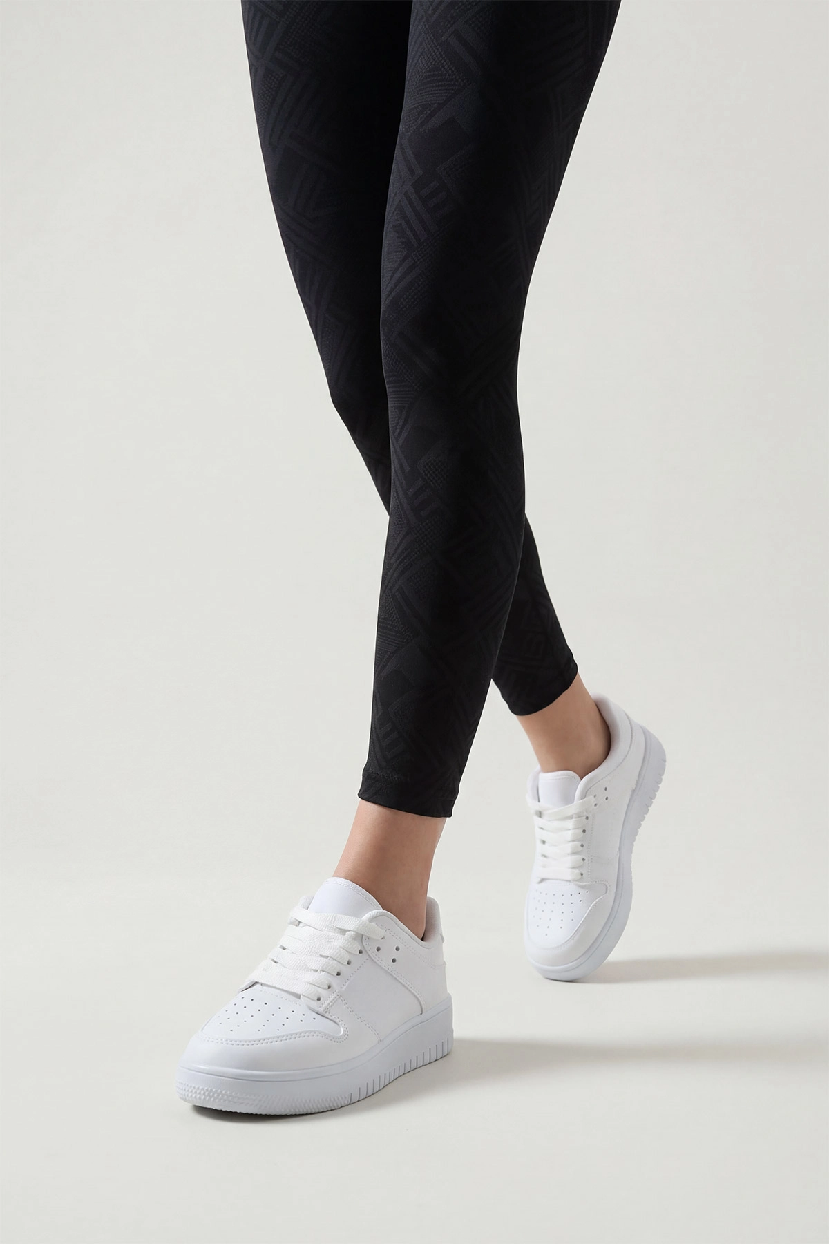 Beyaz Bağcıklı Kadın Spor Ayakkabı 443839
