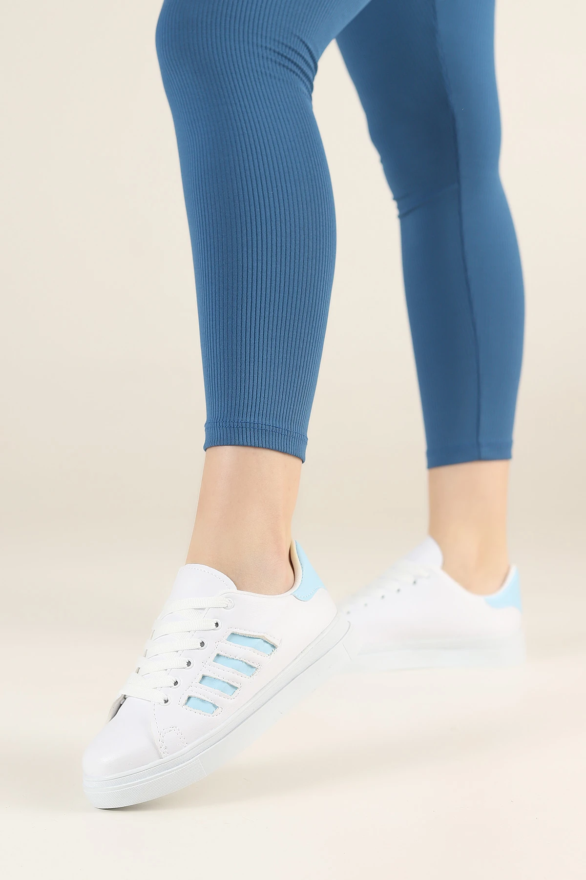 Beyaz Bebe Mavisi Çizgili Bağcıklı Spor Ayakkabı 236564