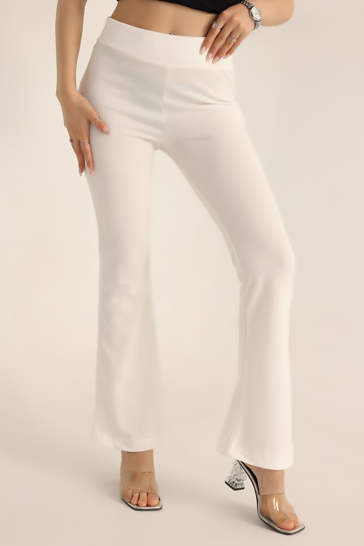 Beyaz Beli Lastikli İspanyol Paça Pantolon 179177