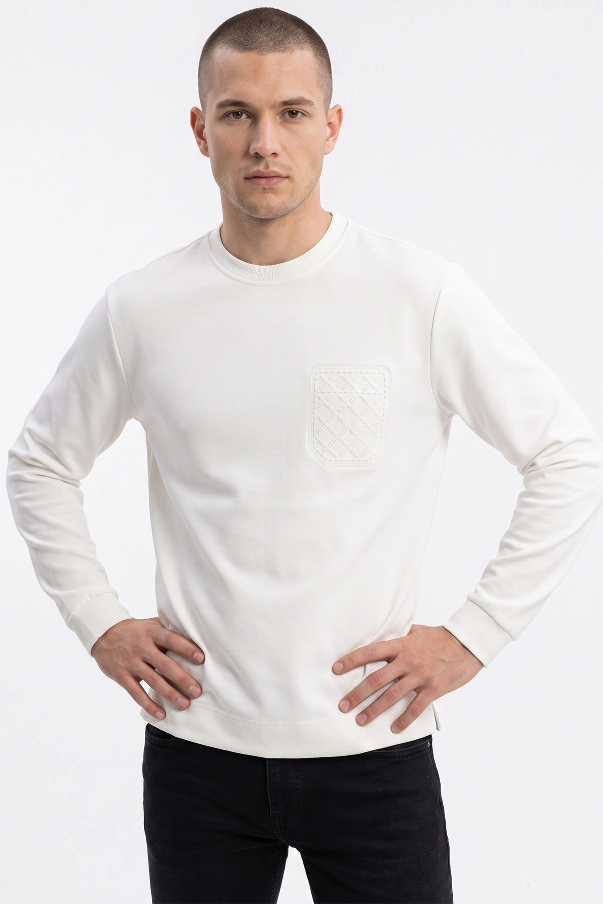 Beyaz Bisiklet Yaka Kabartma Detaylı Erkek Sweatshirt 482804