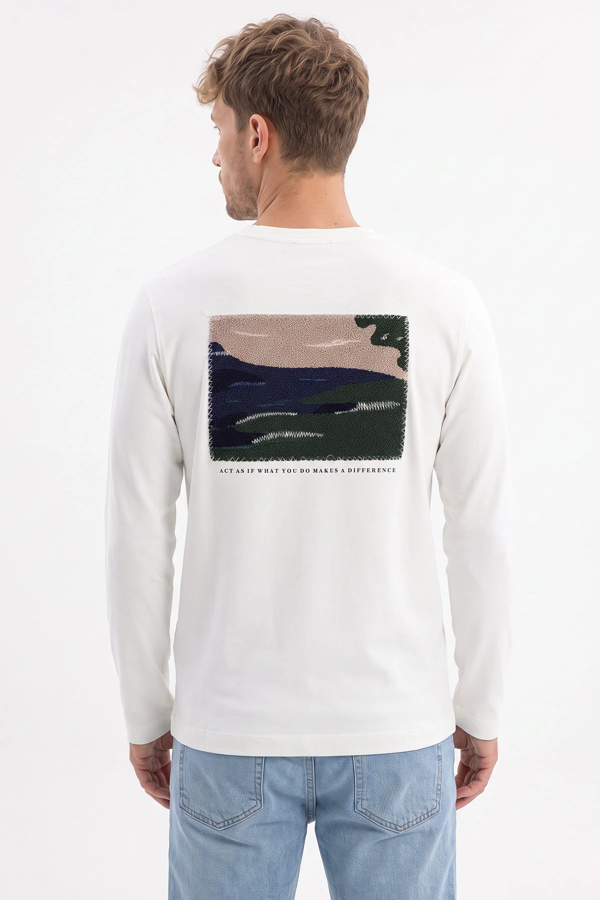 Beyaz Bisiklet Yaka Sırt Detay Erkek Sweatshirt 492027