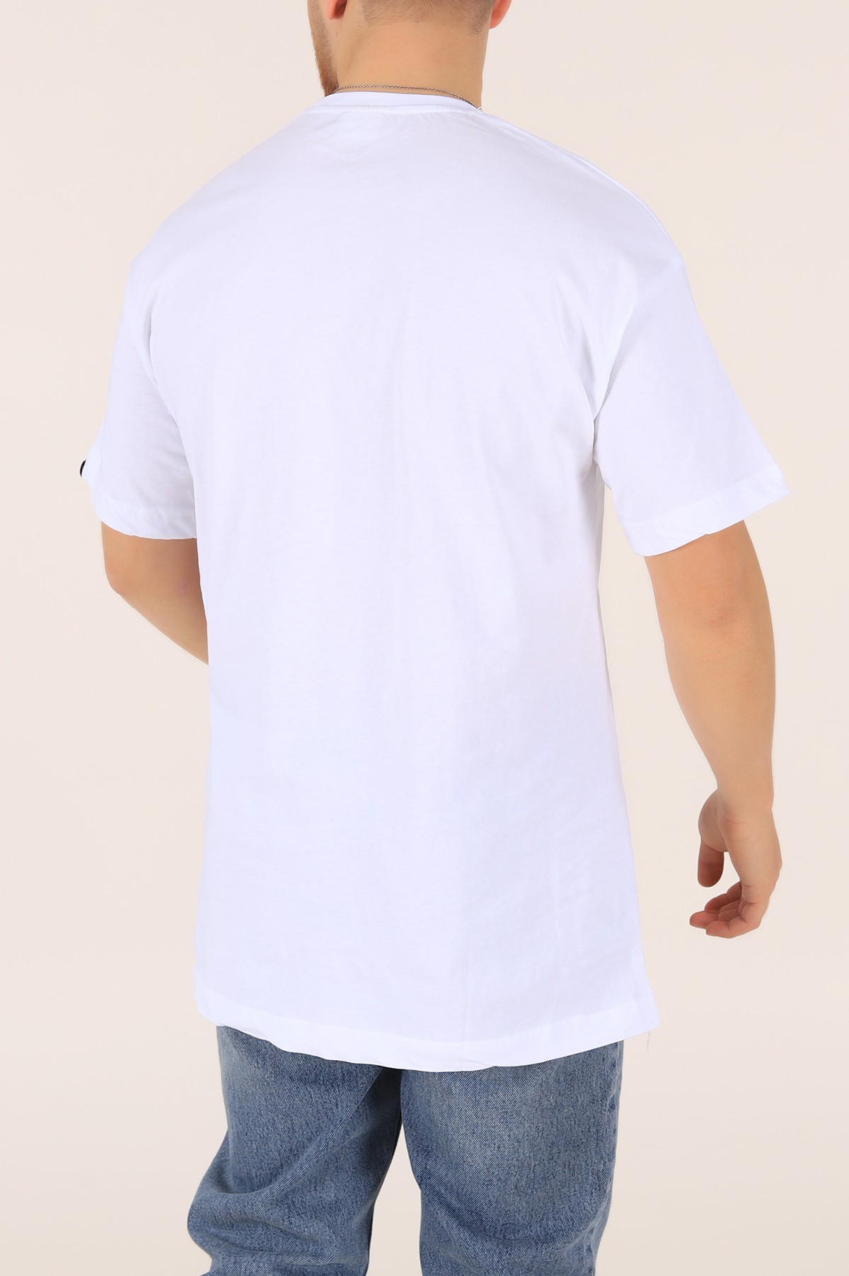 Beyaz Cep Detaylı Yandan Yırtmaçlı Oversize Tişört 165221