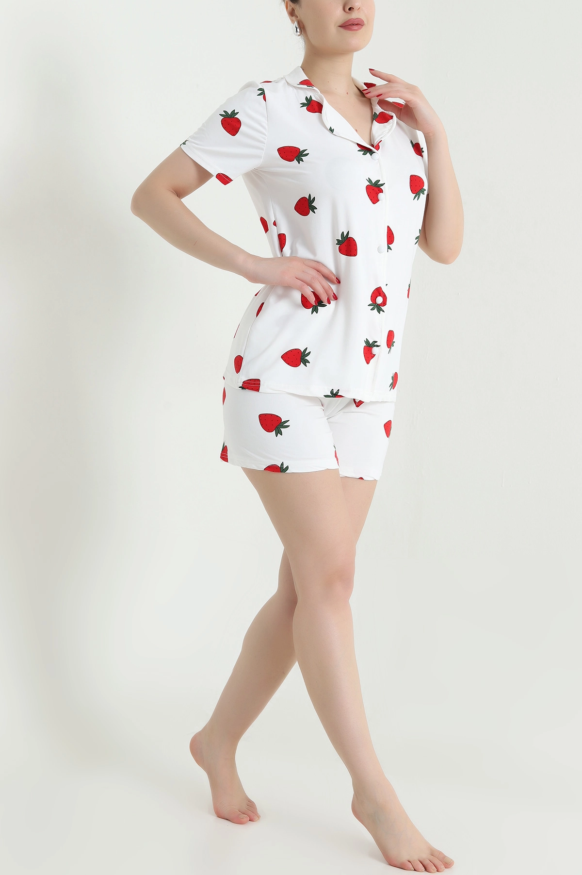 Beyaz Çilek Desenli Kadın Şortlu Pijama Takımı 466580