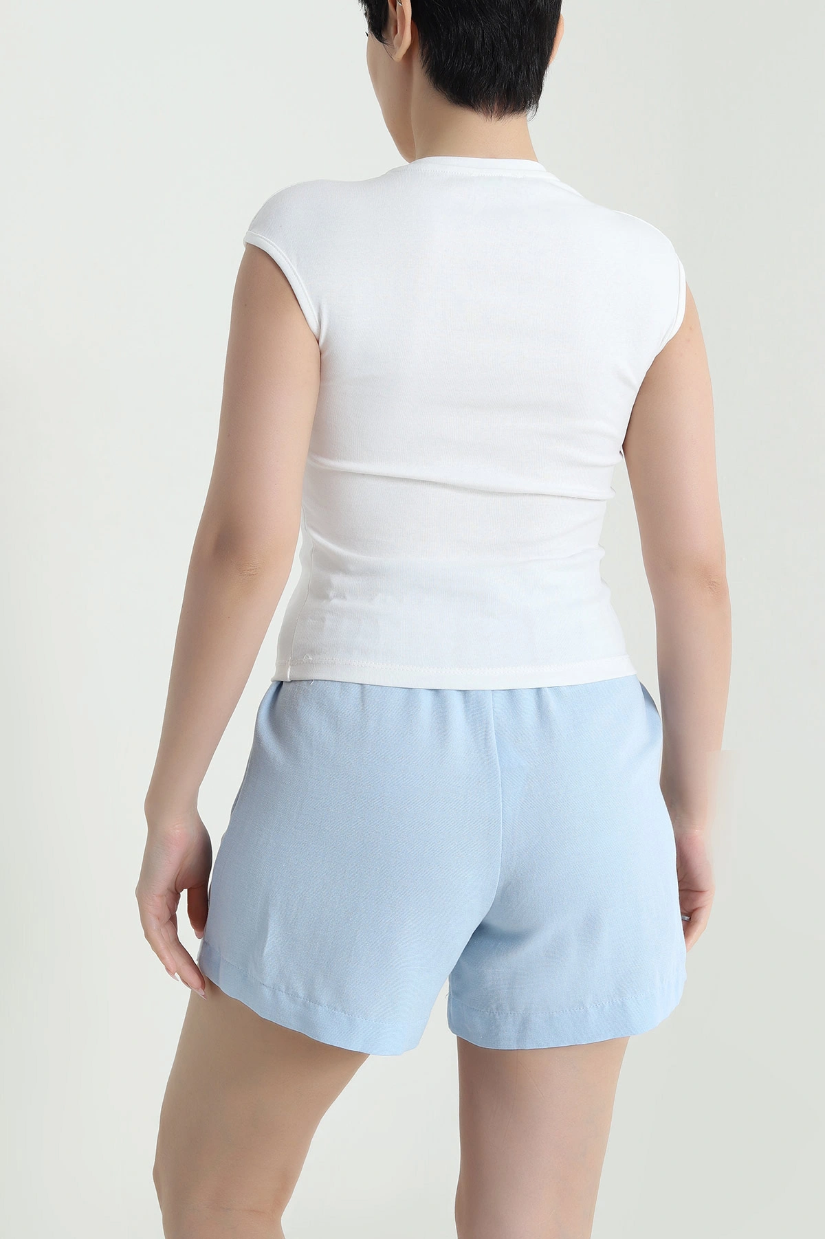 Beyaz Çıtçıtlı Kolsuz Kadın Bluz 462326