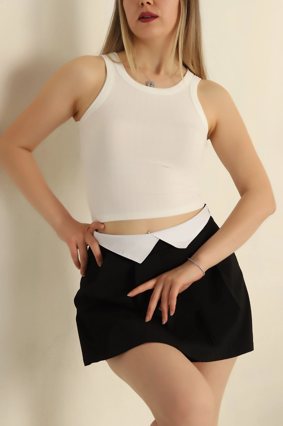 Beyaz Fitilli Kolsuz Bluz 261159