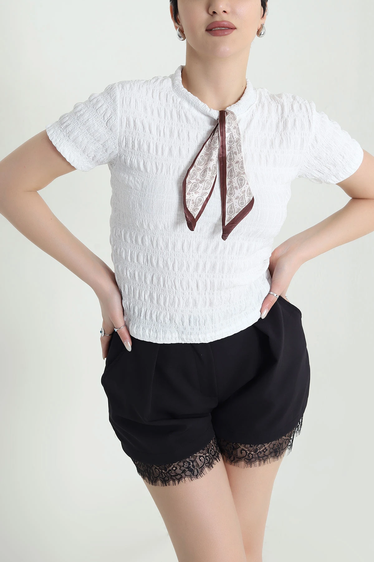 Beyaz Fularlı Gofre Kadın Bluz 448478