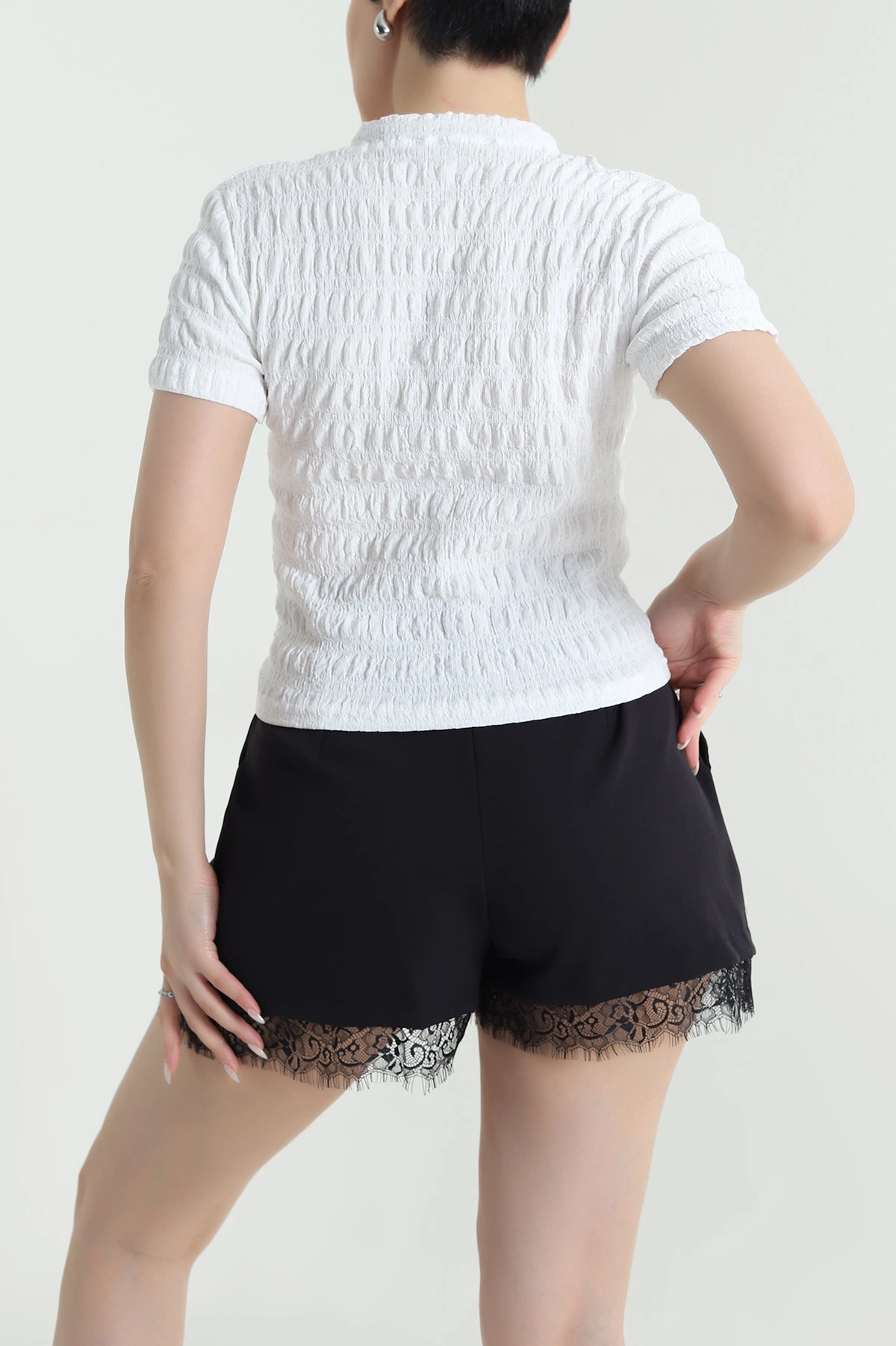 Beyaz Fularlı Gofre Kadın Bluz 448478