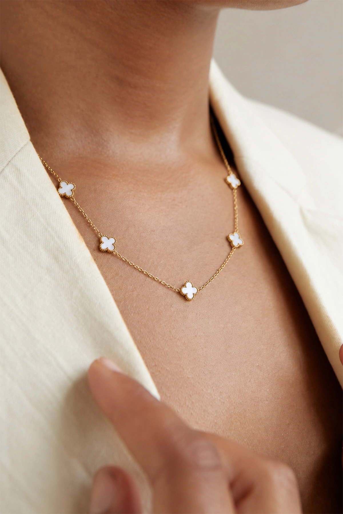 Beyaz Gold Küçük Boy Mineli Gümüş Van Cleef Çelik Kolye 488031