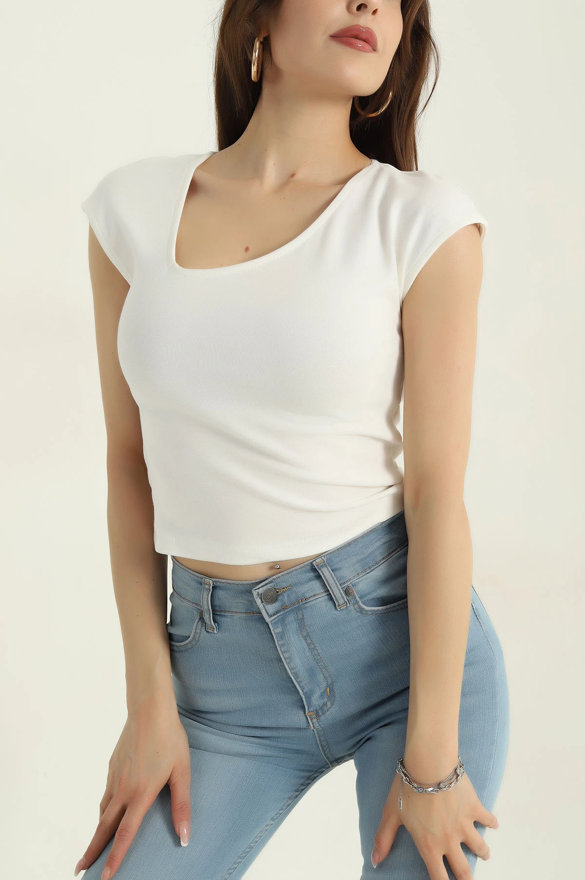 Beyaz İnterlok Kolsuz Kayık Yaka Kadın Crop 373896