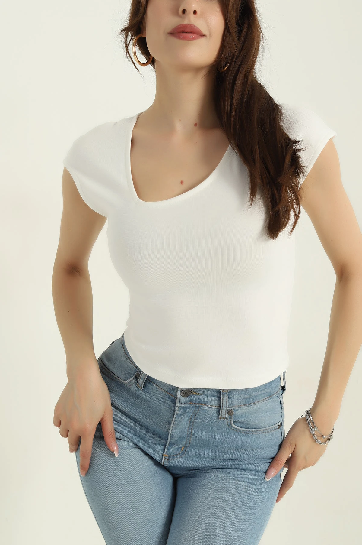 Beyaz İnterlok Kolsuz Kayık Yaka Kadın Crop 373896