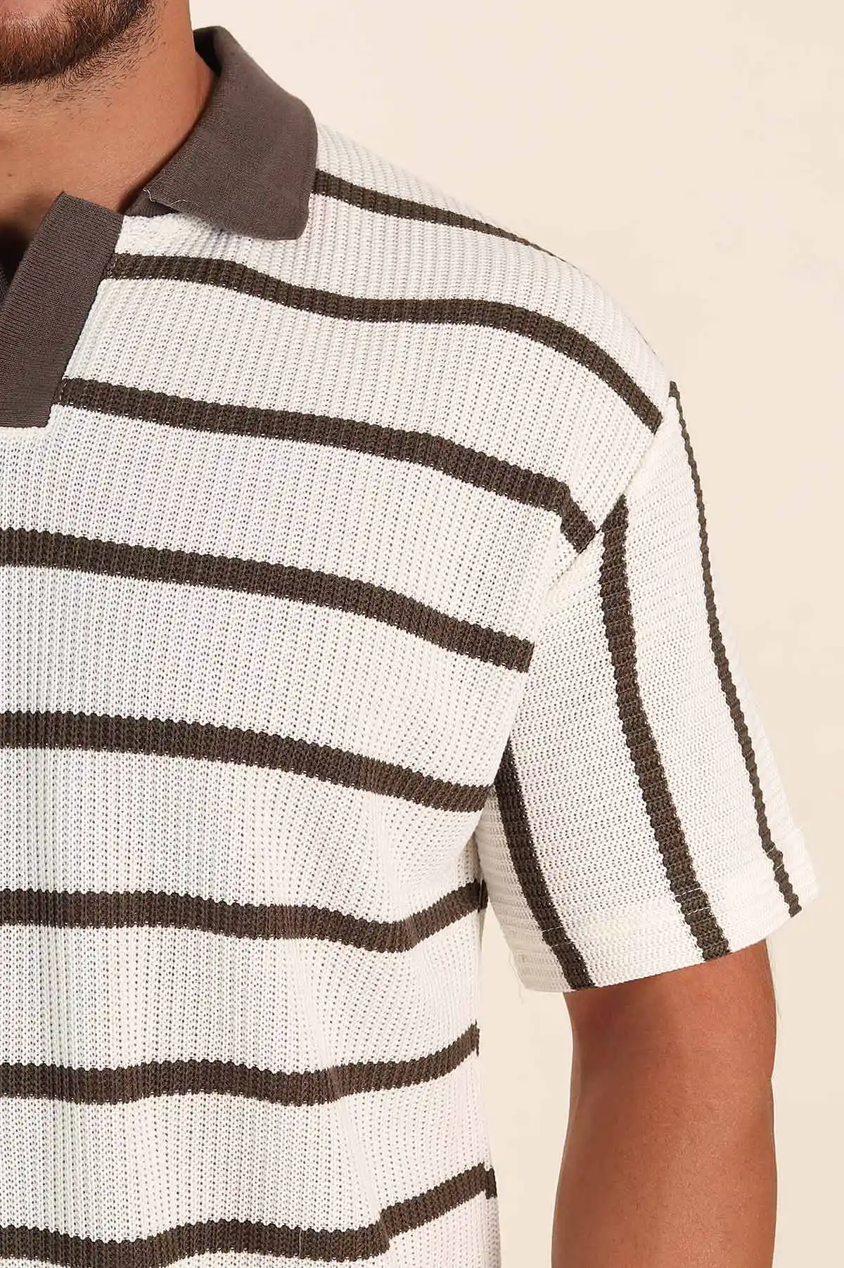 Beyaz Kahverengi Çizgili Oversize Polo Yaka Erkek Triko Tişört 269208