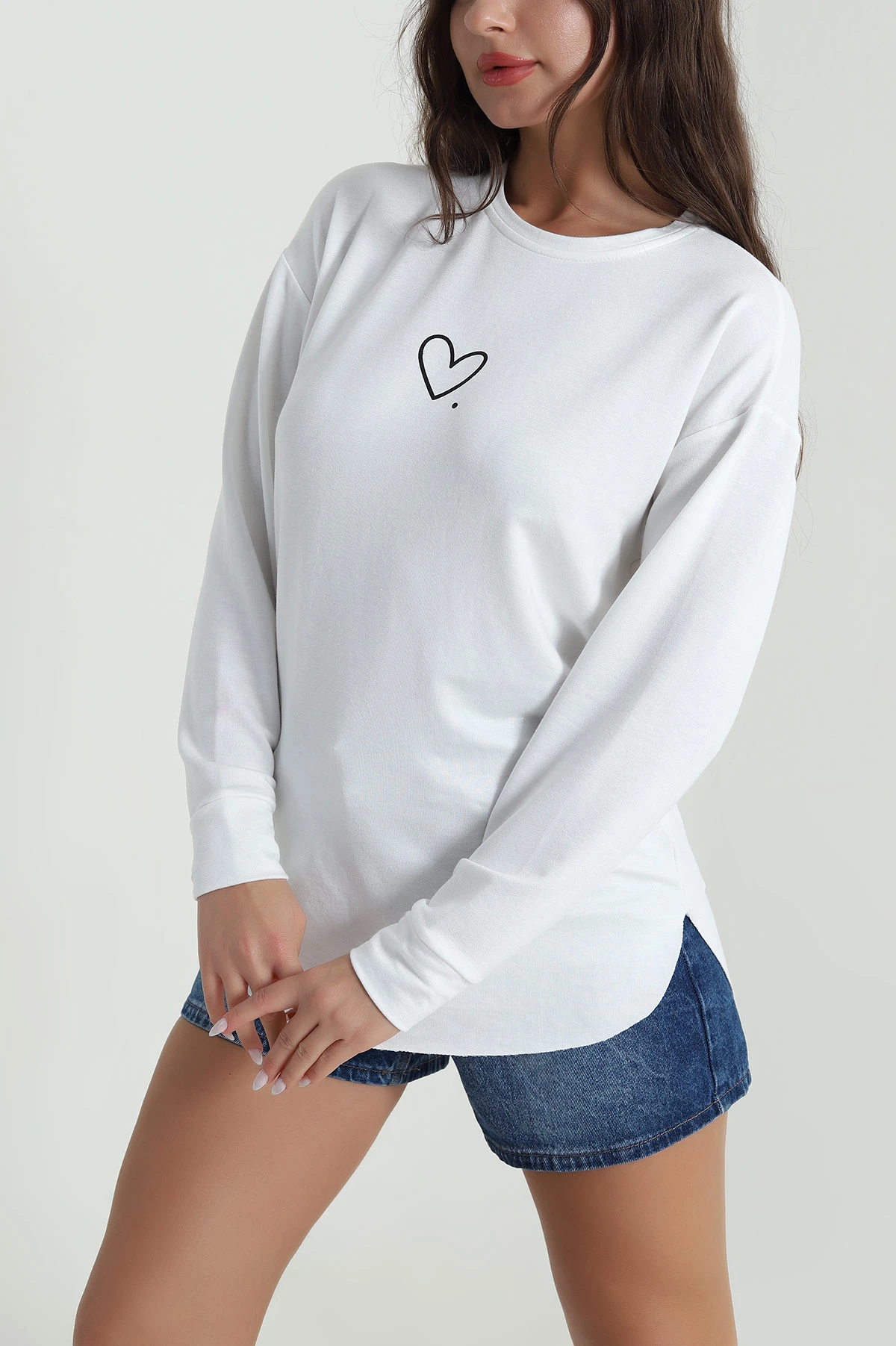 Beyaz Kalp Baskılı Kristal Kadın Sweat Tunik 485622