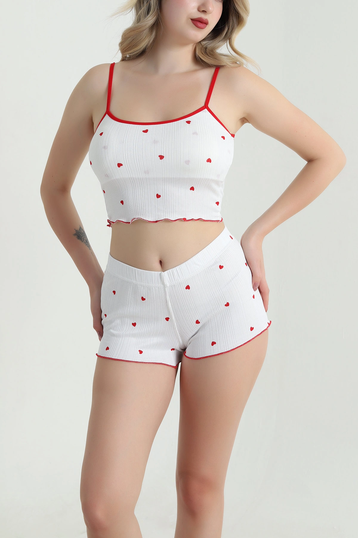 Beyaz Kalp Desenli Askılı Kadın Şortlu Pijama Takımı 466387