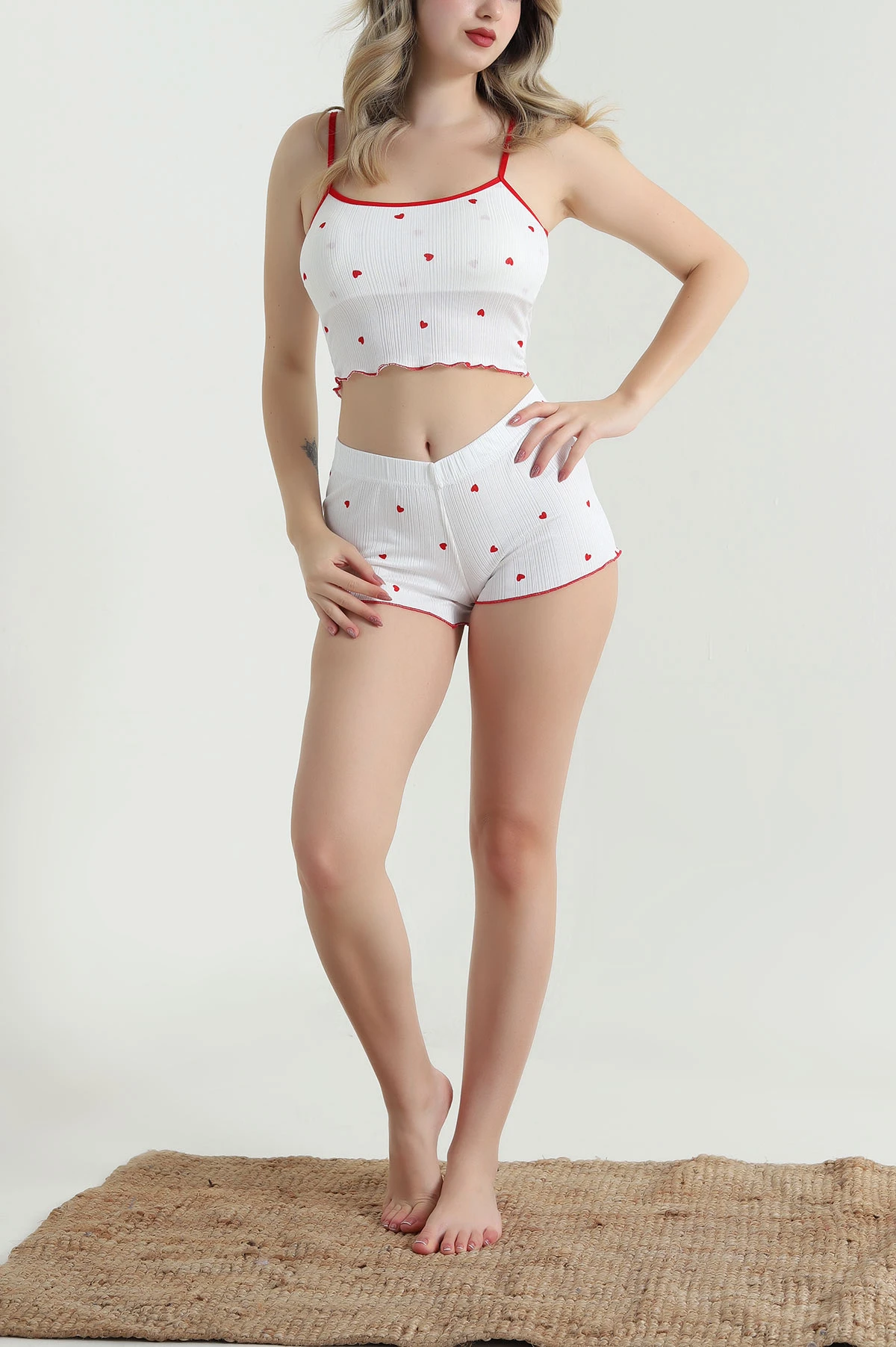 Beyaz Kalp Desenli Askılı Kadın Şortlu Pijama Takımı 466387