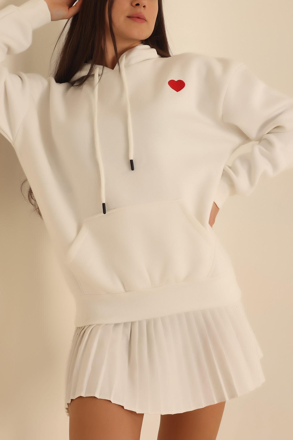 Beyaz Kalp Nakışlı Şardonlu Sweat 217555