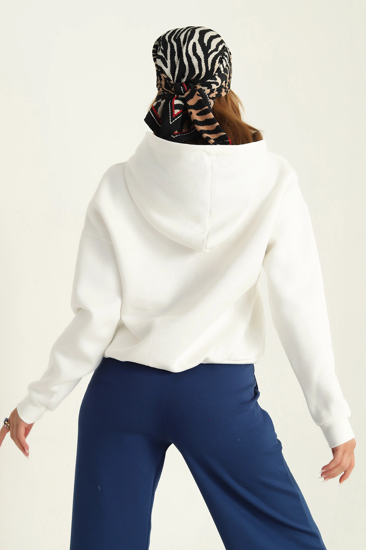 Beyaz Kapüşonlu İçi Şardonlu Basic Sweat 292844