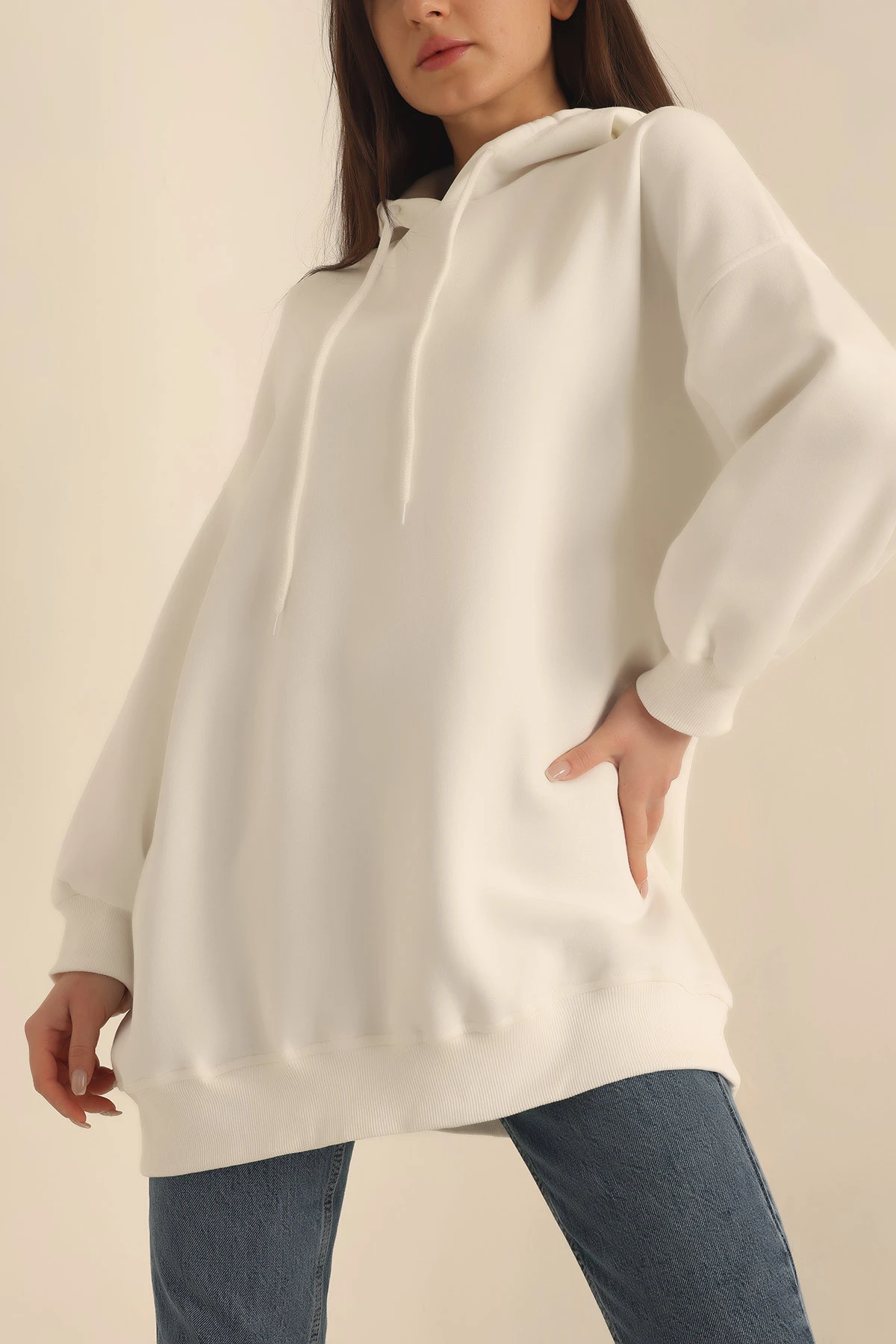 Beyaz Kapüşonlu İçi Şardonlu Oversize Sweat 229549