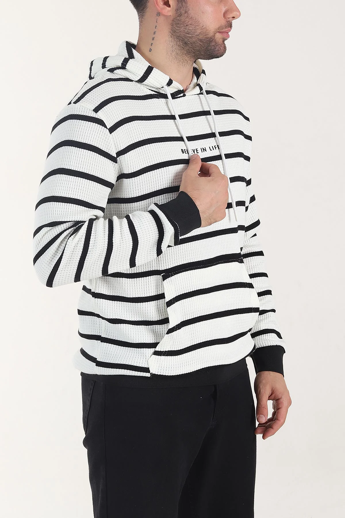 Beyaz Kapüşonlu Yazı Detaylı Çizgili Erkek Sweatshirt 407973