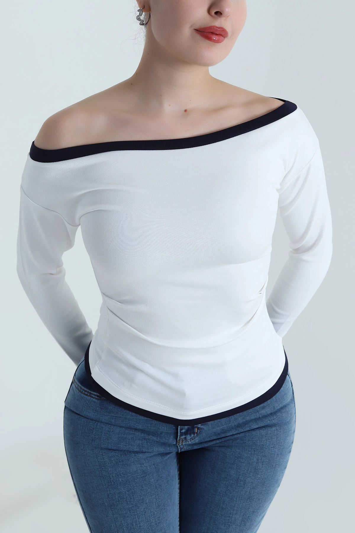 Beyaz Kayık Yaka Yanı Büzgülü Modal Kadın Bluz 498873