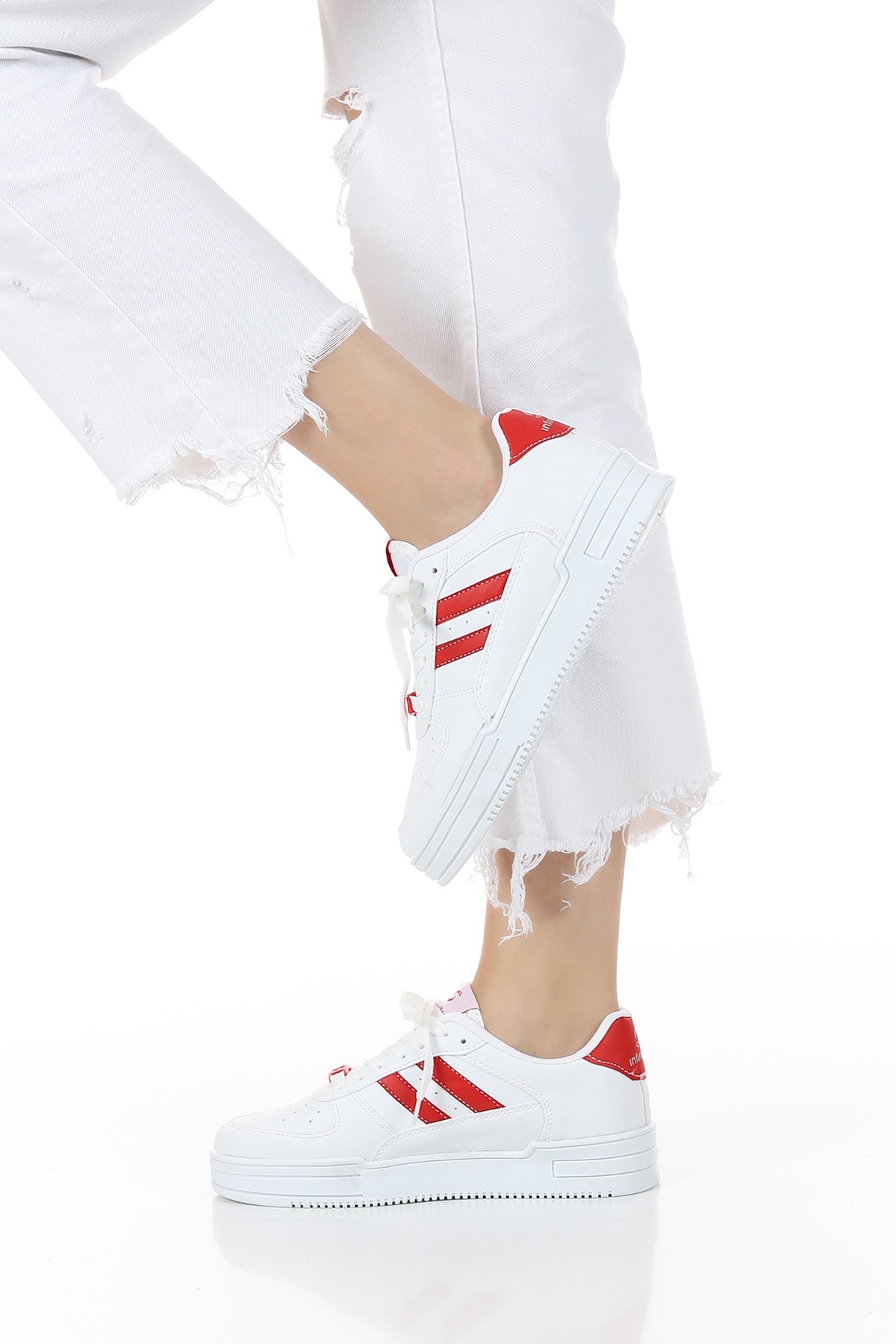 Beyaz Kırmızı Spor Ayakkabı 133832