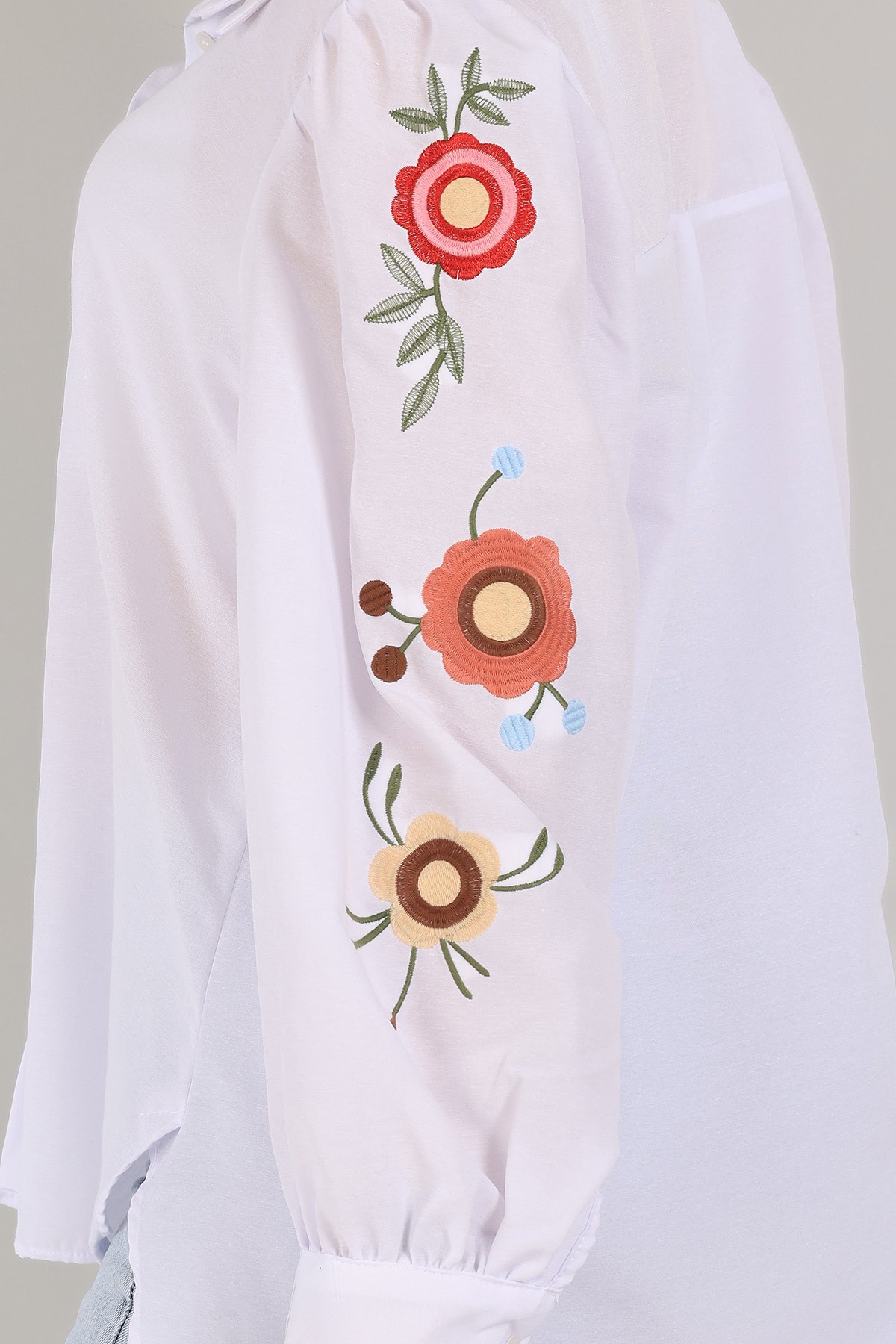 Beyaz Kolları Nakışlı Poplin Gömlek 158430