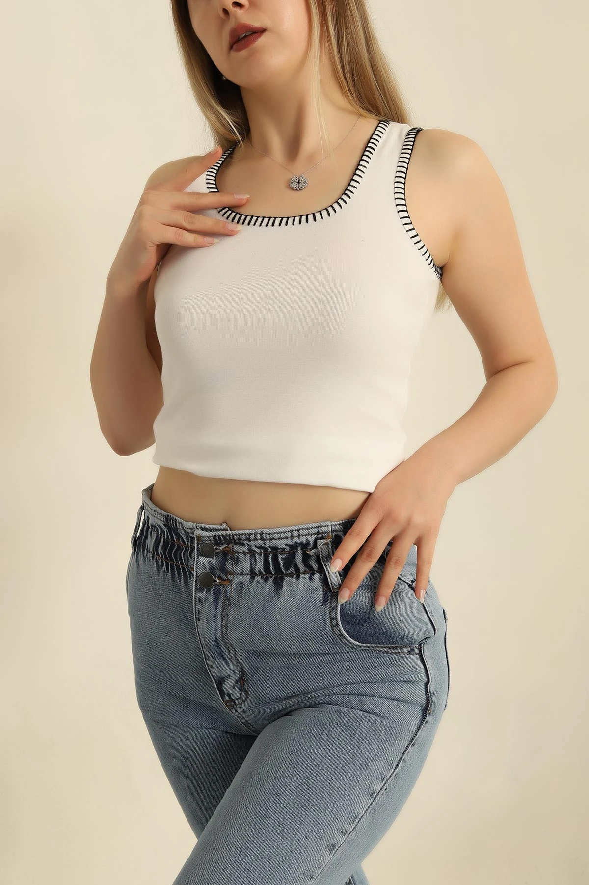 Beyaz Likralı Nakışlı Bluz 270685 | ModamızBir | Modamizbir.Com