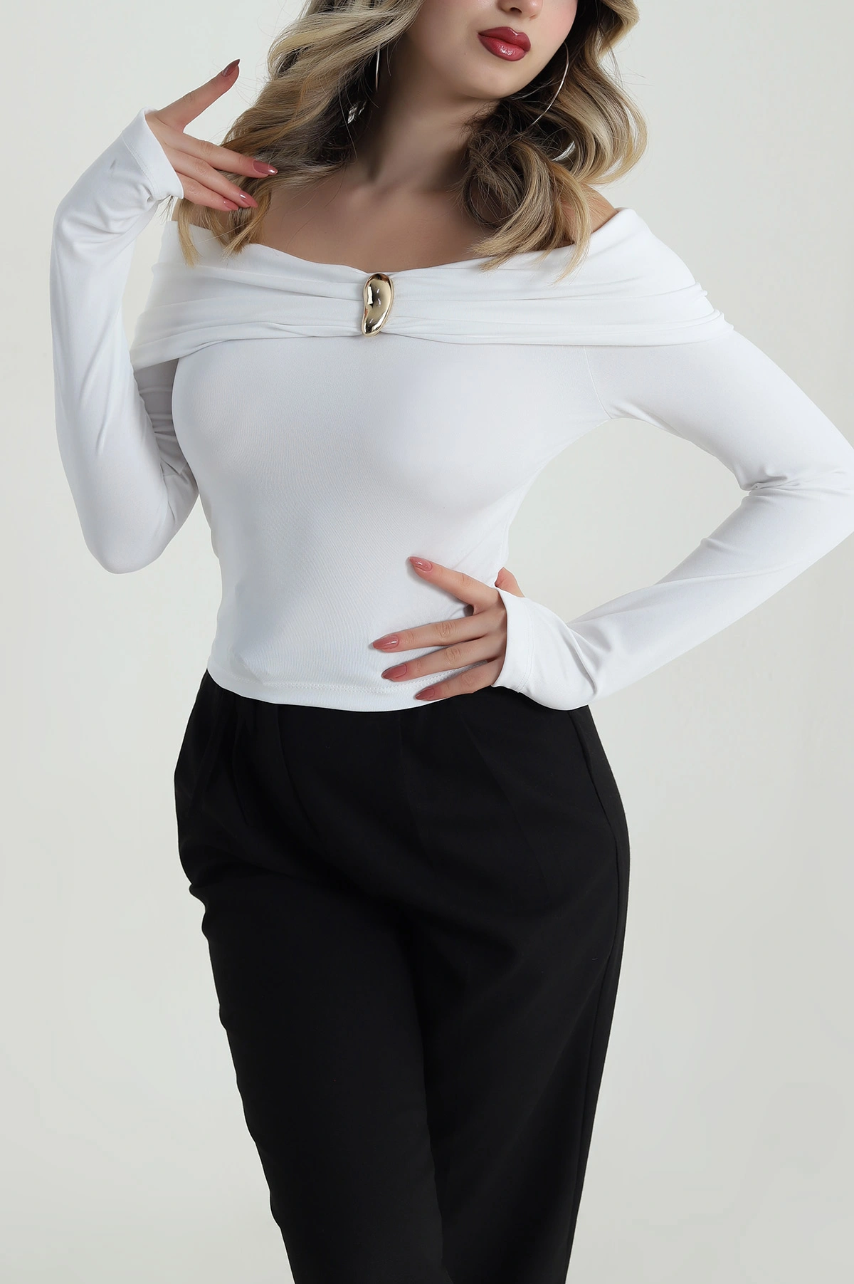 Beyaz Madonna Yaka Dalgıç Kadın Bluz 486200