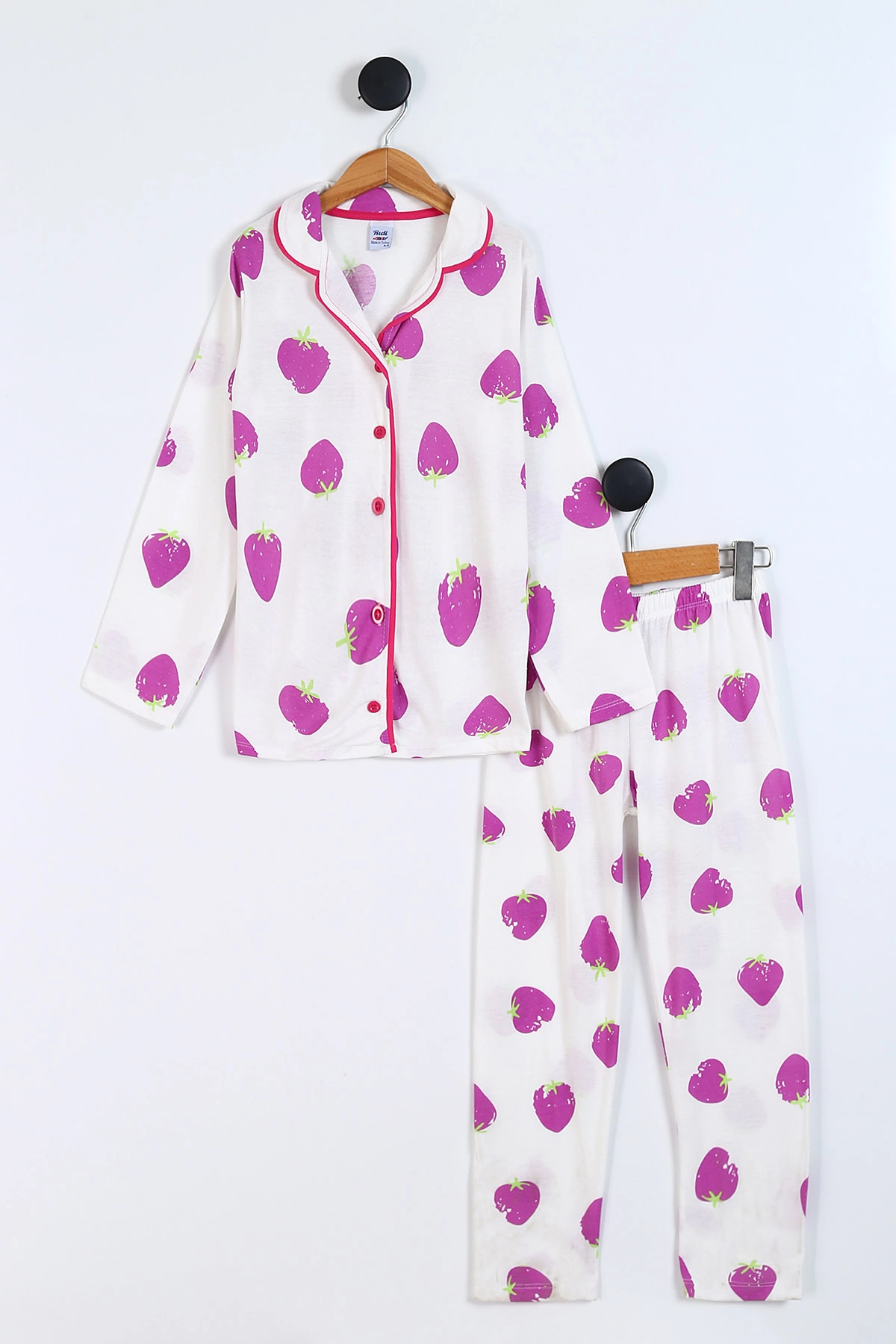 Beyaz Mor (3-8 Yaş) Çilek Baskılı Ön Düğmeli Kız Çocuk Pijama Takım 337881