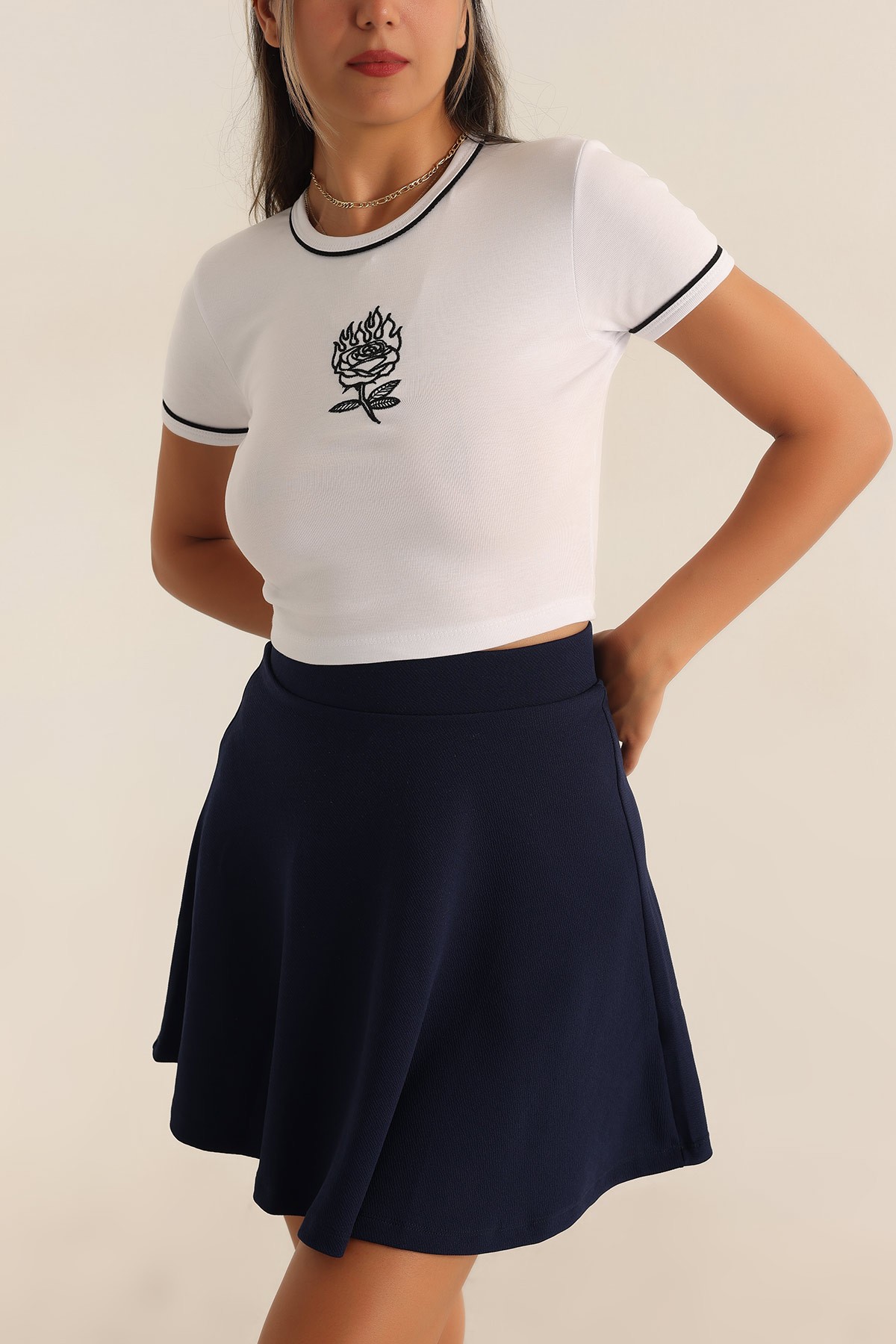 Beyaz Nakışlı Ara Biyeli Üst 195835