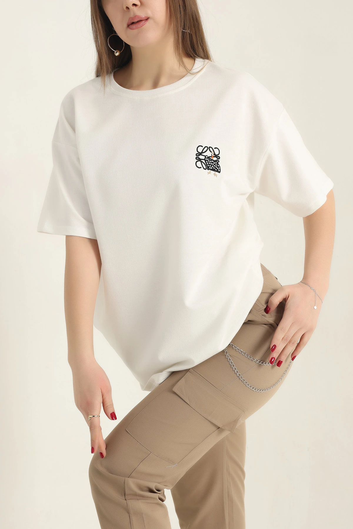 Beyaz Nakışlı Bisiklet Yaka Oversize İki Bayan Tişört 337637