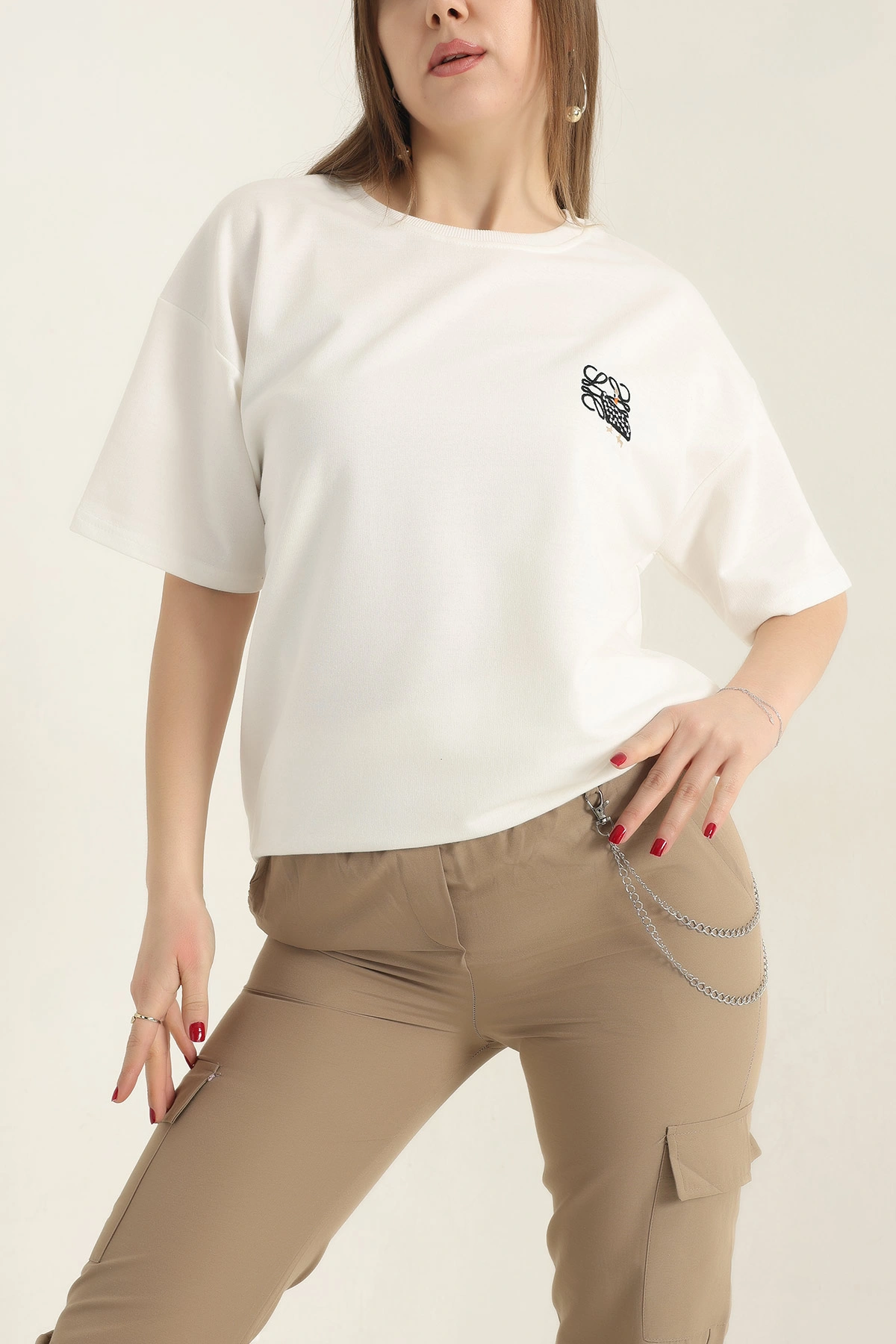 Beyaz Nakışlı Bisiklet Yaka Oversize İki Bayan Tişört 337637