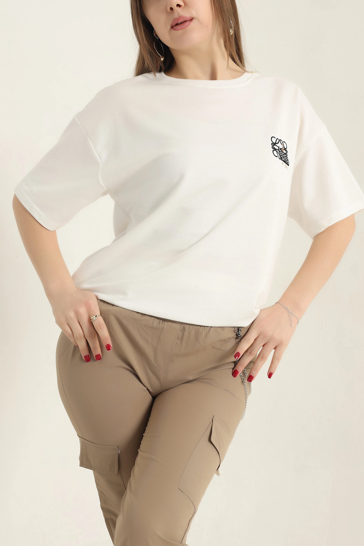 Beyaz Nakışlı Bisiklet Yaka Oversize İki Bayan Tişört 337637