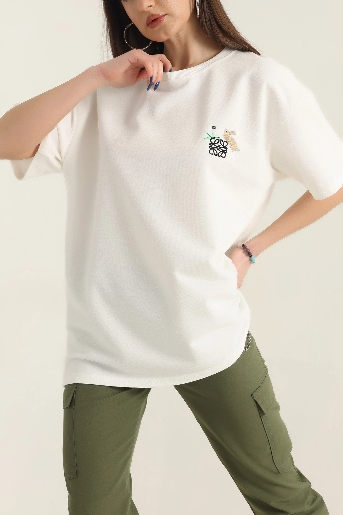 Beyaz Nakışlı Bisiklet Yaka Oversize İki Bayan Tişört 337663