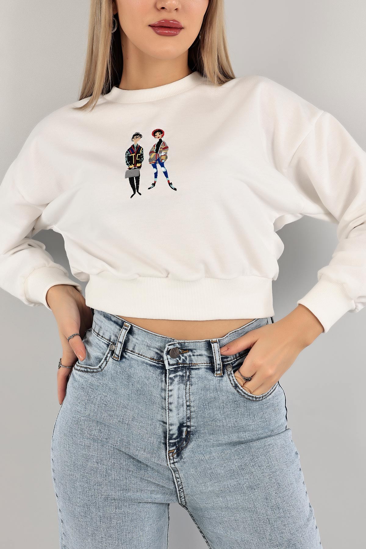 Beyaz Nakışlı İki İp Crop Sweat 140900