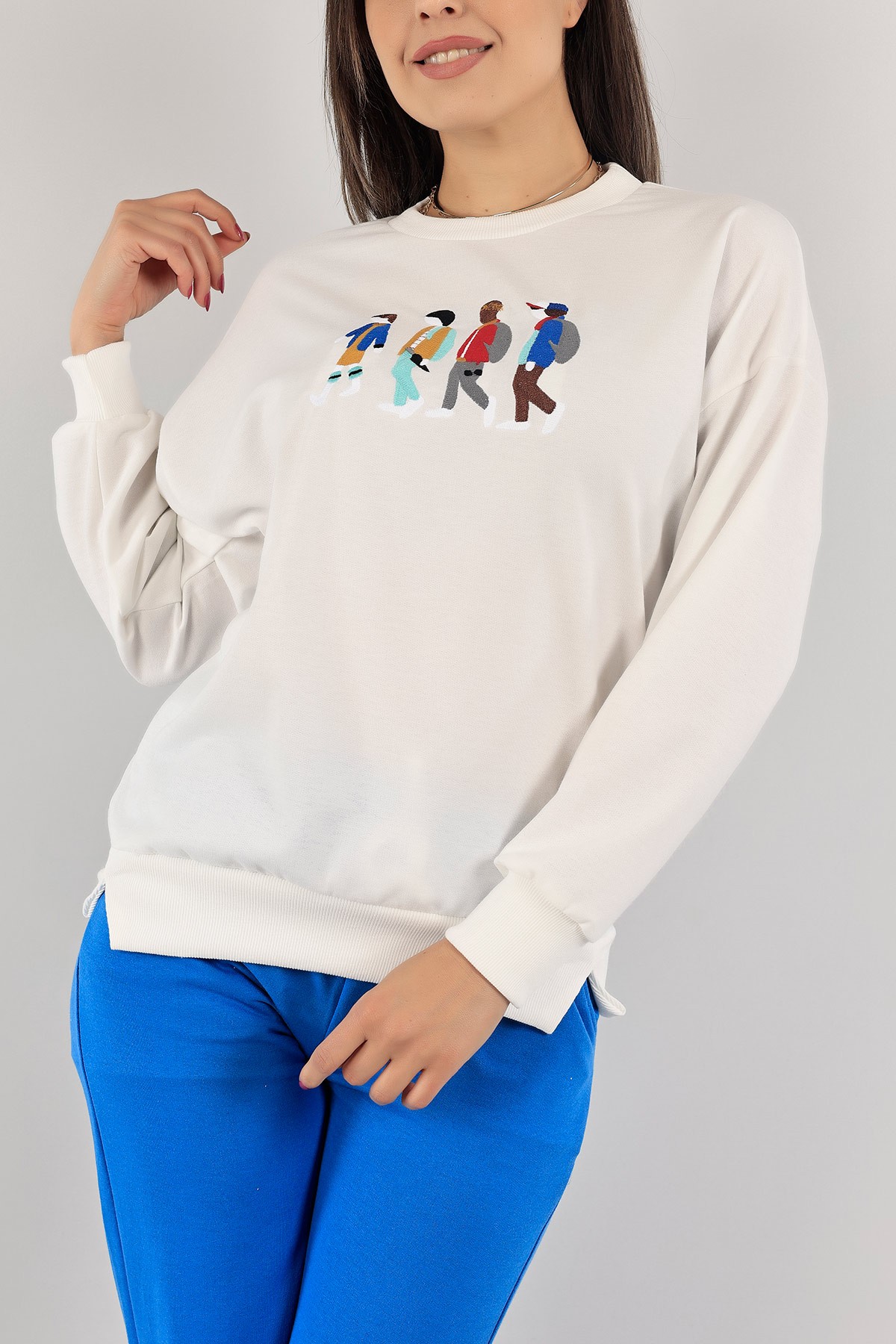 Beyaz Nakışlı İki İp Sweat 132097