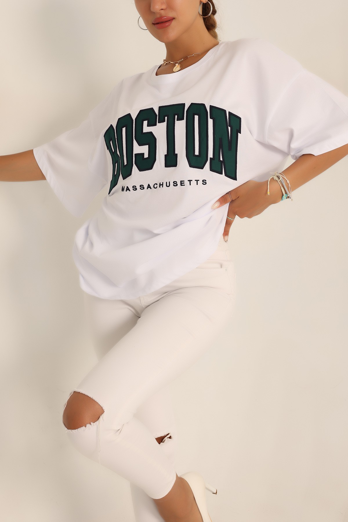 Beyaz Nakışlı Oversize Bayan Tişört 192595