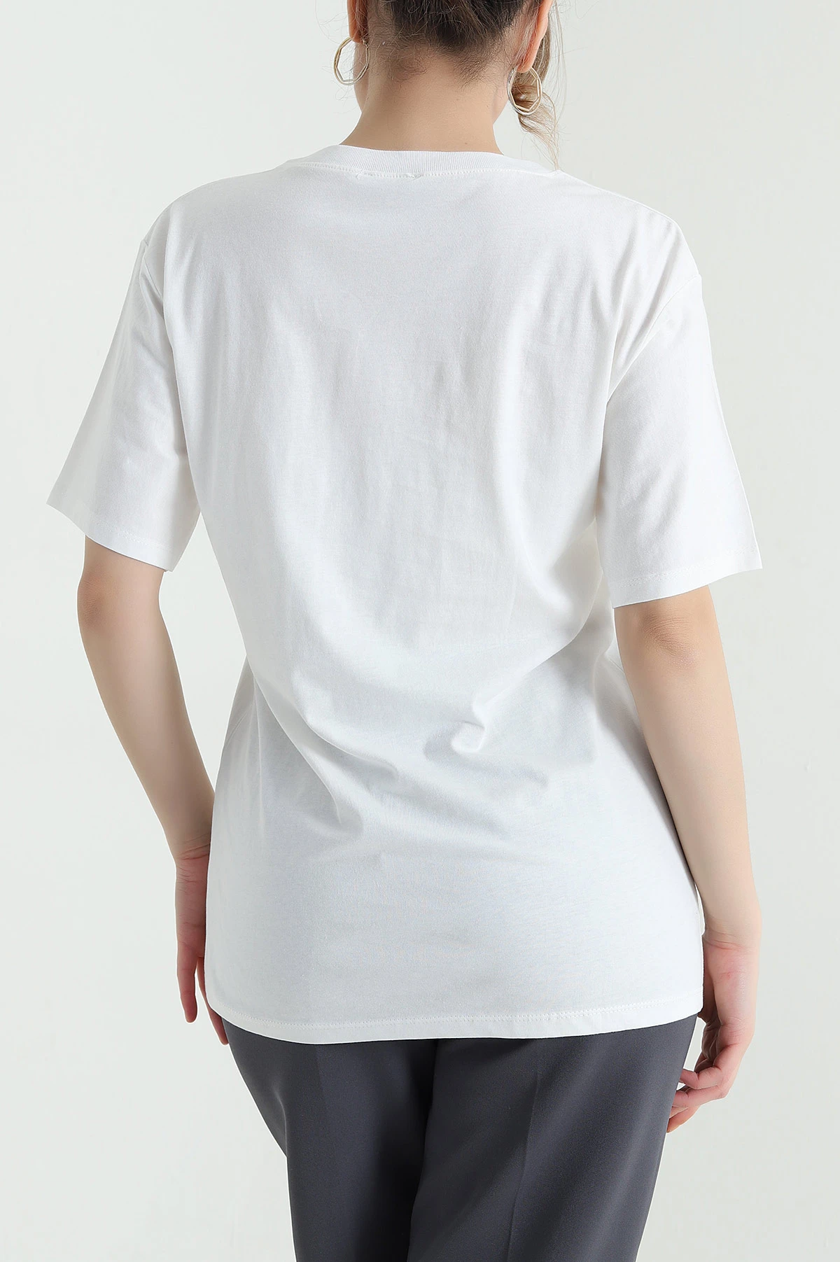 Beyaz Oversize Bisiklet Yaka Taşlı Süprem Kadın Tişört 447110