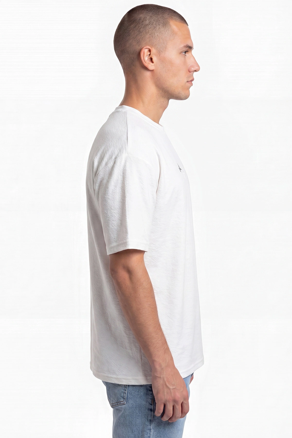 Beyaz Oversize Bisiklet Yaka Yazı Detaylı Erkek Tişört 465427