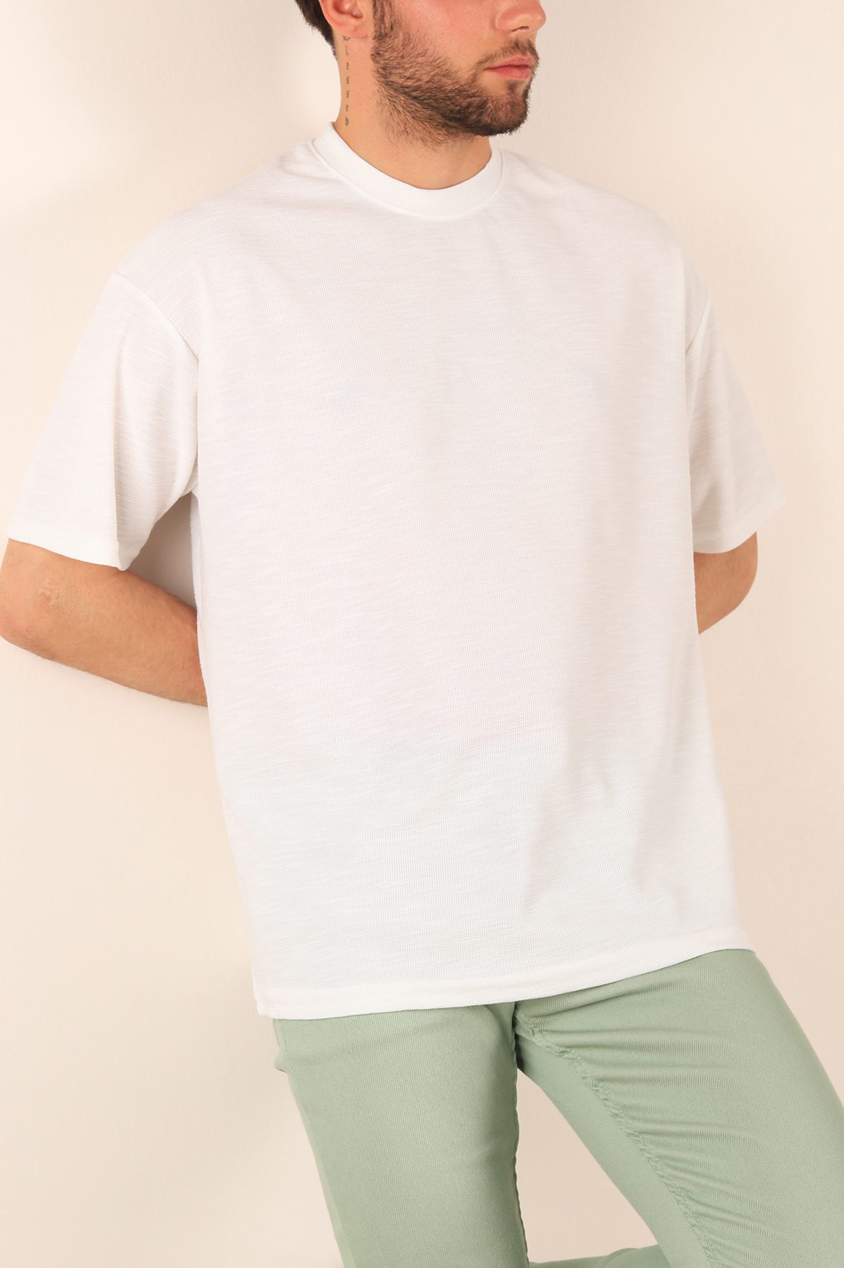 Beyaz Oversize Dokulu Bisiklet Yaka Erkek Tişört 181436