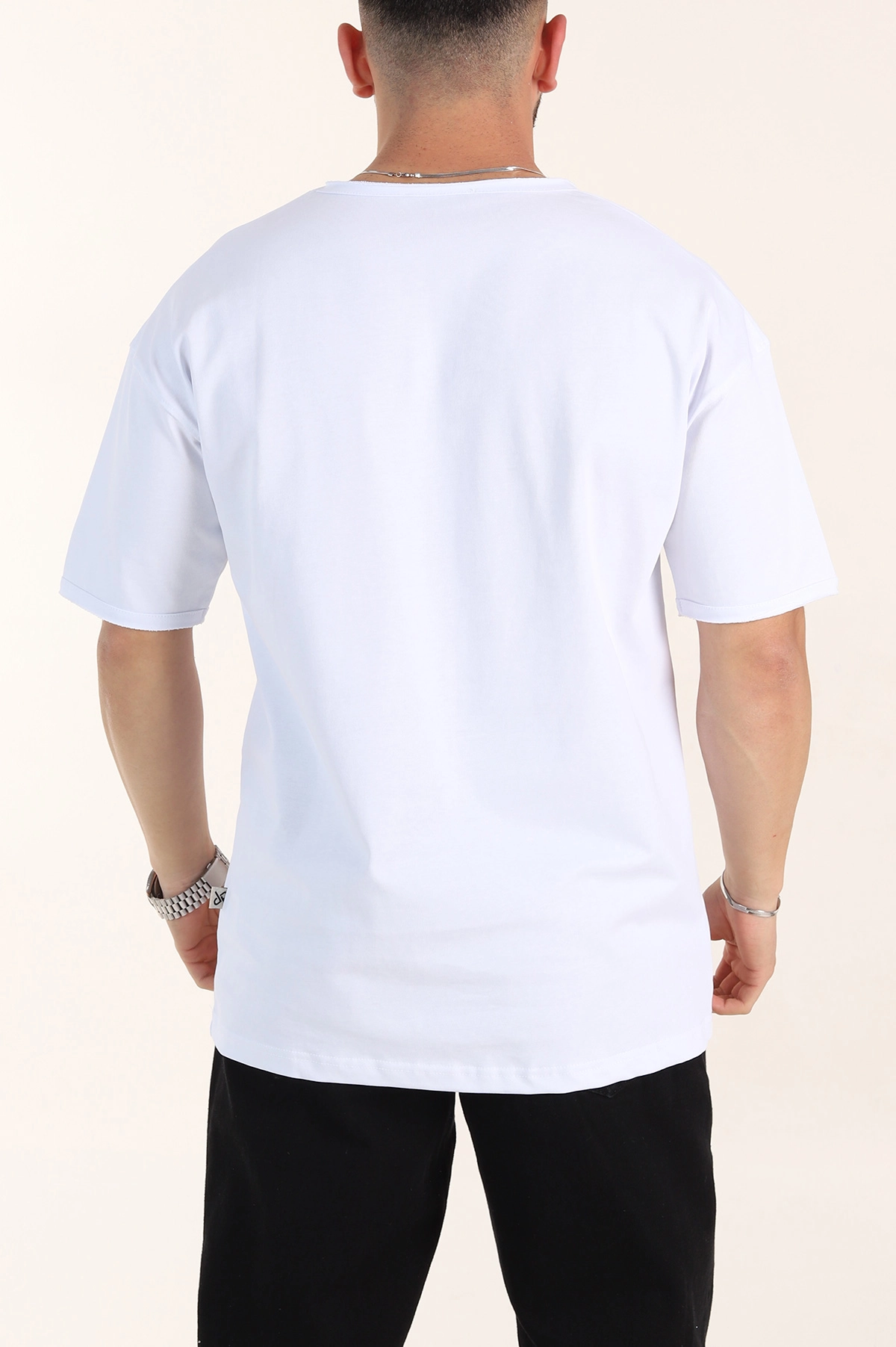 Beyaz Oversize Kabartma Yazılı Yırtık Yaka Detaylı Erkek Tişört 358011