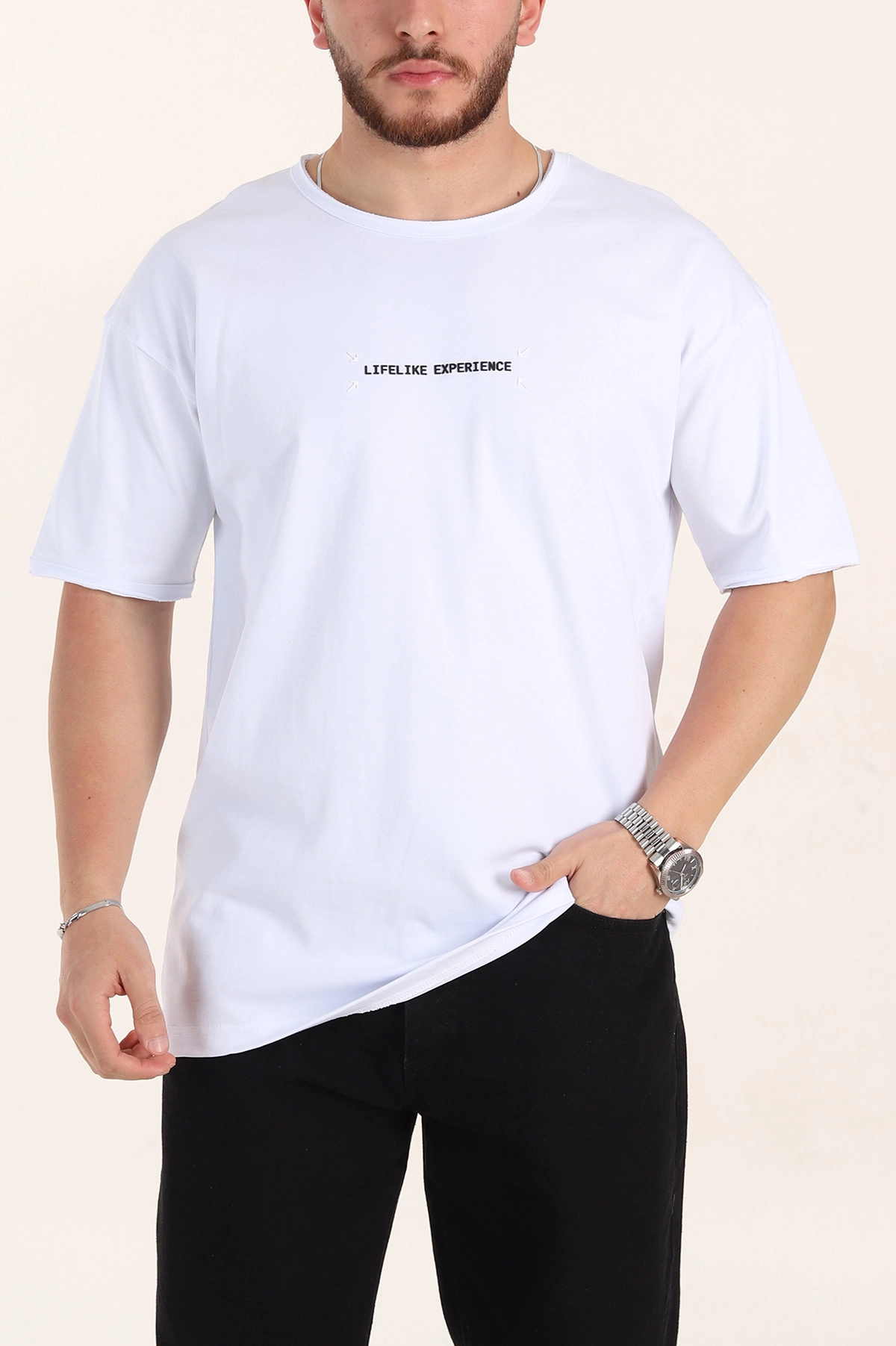 Beyaz Oversize Kabartma Yazılı Yırtık Yaka Detaylı Erkek Tişört 358011
