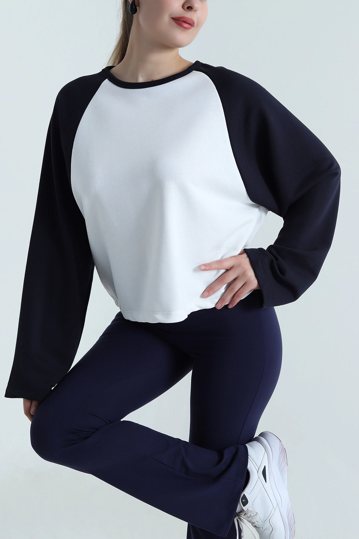 Beyaz Oversize Şardonsuz Üç İp Kadın Fermuarsız Sweat 496072