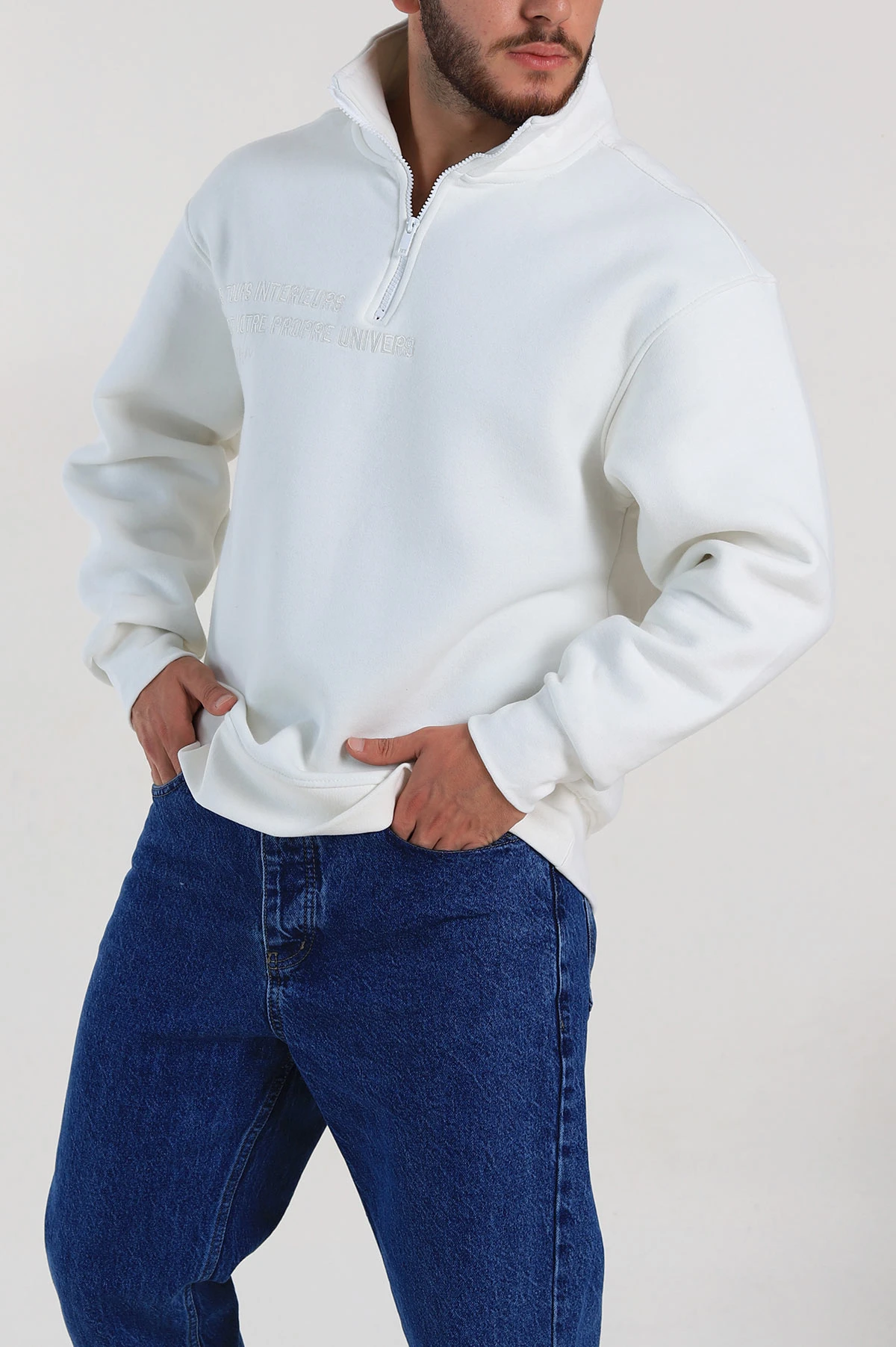 Beyaz Oversize Üç İp Şardonlu Nakış Yazı Detaylı Yarım Fermuar Erkek Sweatshirt 306940