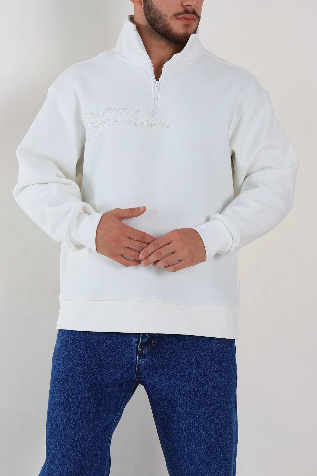 Beyaz Oversize Üç İp Şardonlu Nakış Yazı Detaylı Yarım Fermuar Erkek Sweatshirt 306940