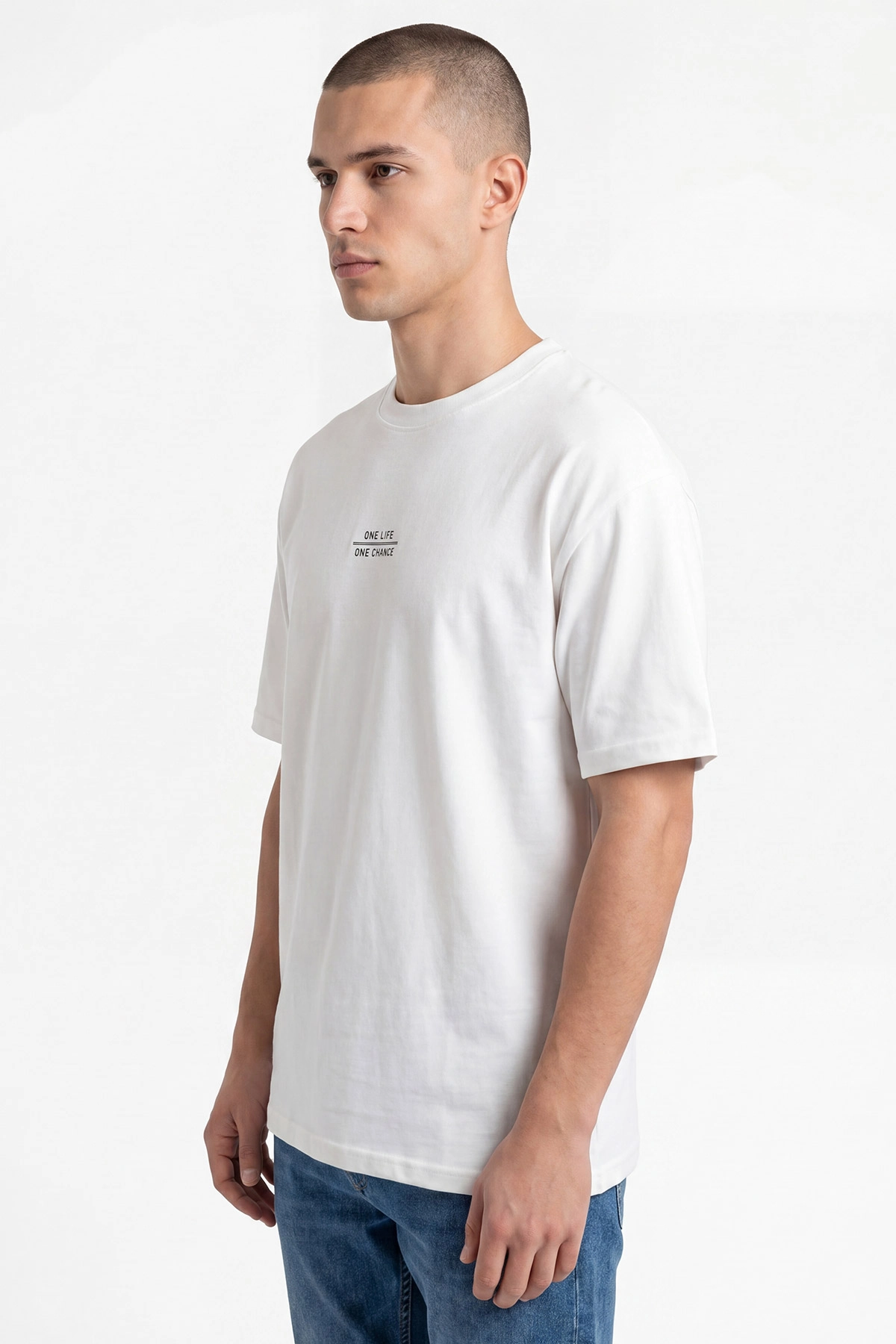 Beyaz Oversize Bisiklet Yaka Yazı Detaylı Erkek Tişört 454080