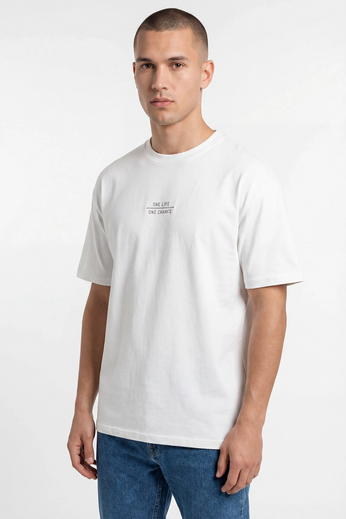 Beyaz Oversize Bisiklet Yaka Yazı Detaylı Erkek Tişört 454080