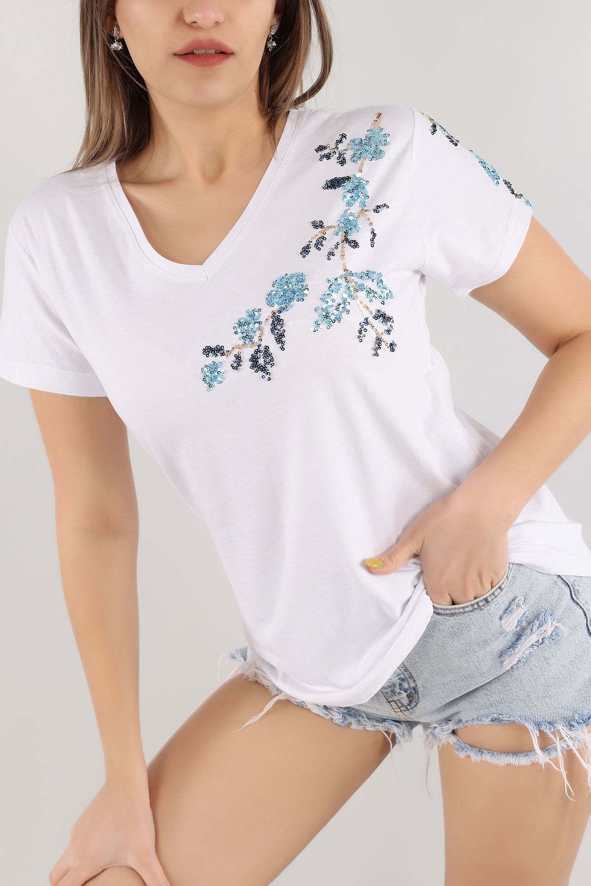 Beyaz Pullu Tasarım Tişört 169307