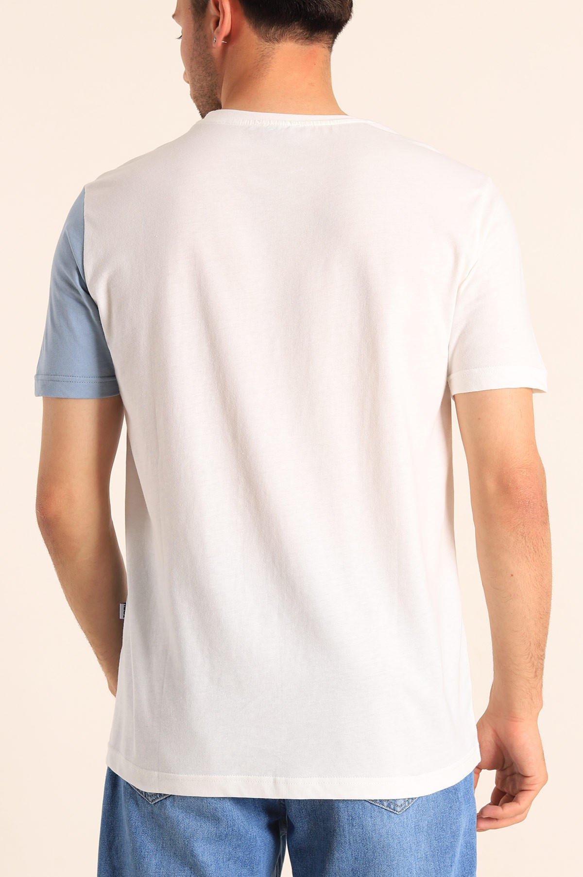 Beyaz Regular Fit Dikey Şeritli Erkek Tişört 182290